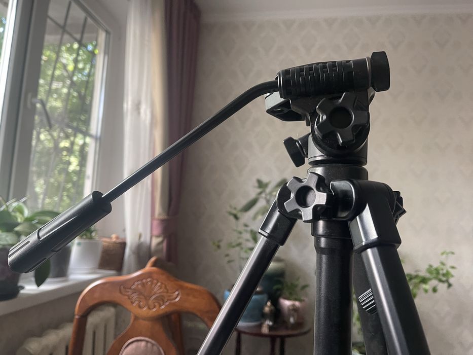 Продам штатив тринога SONY 5000 тг