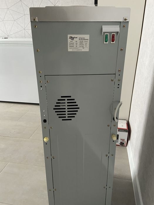 Кулер для воды напольный