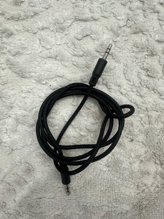 Телефон, коробки, провода, кабеля