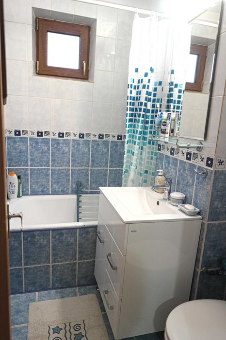 Vând apartament 5 camere + 1 sau 2 garaje la demisol (Vlaicu-Stupilor)