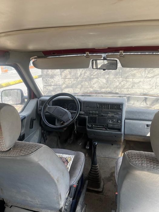 Машина Volkswagen Transporter 1993