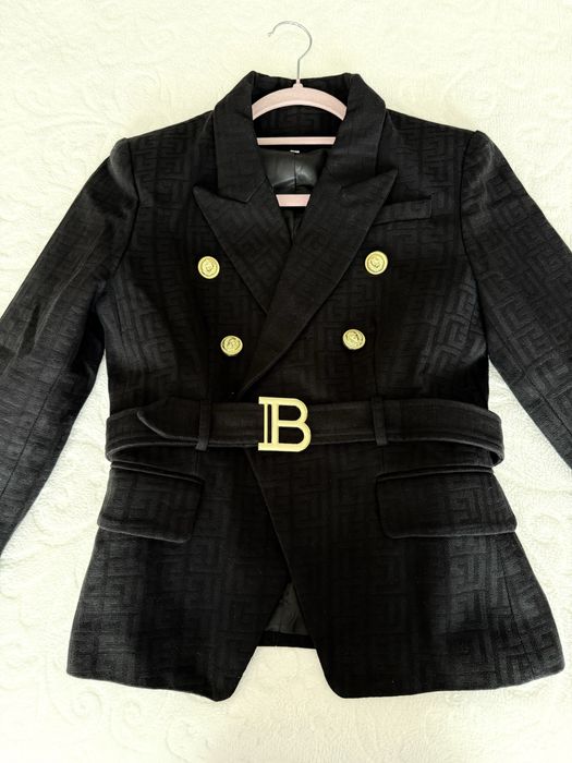 Дамско черно сако