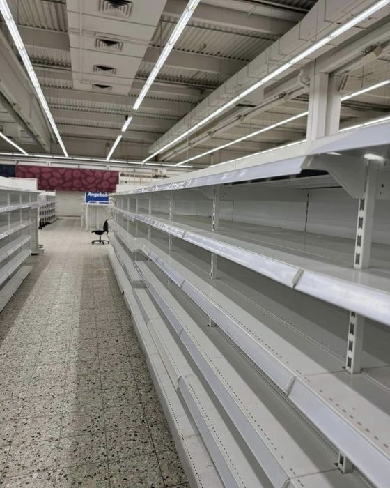 Rafturi metalice pentru depozitare marfa manuala si arhiva