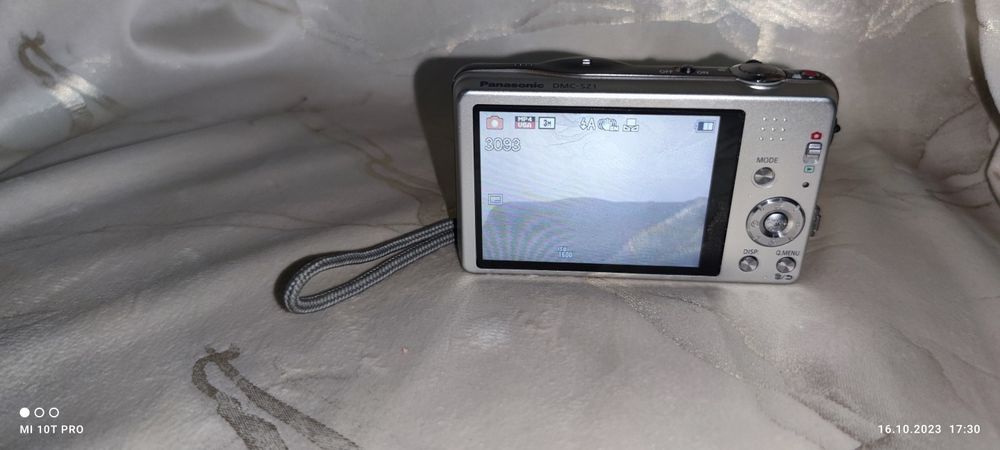 Продам цифровой фотоаппарат,с линзой лейка