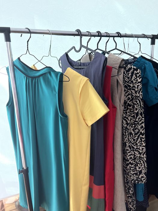 Vand lot 10 rochii Zara