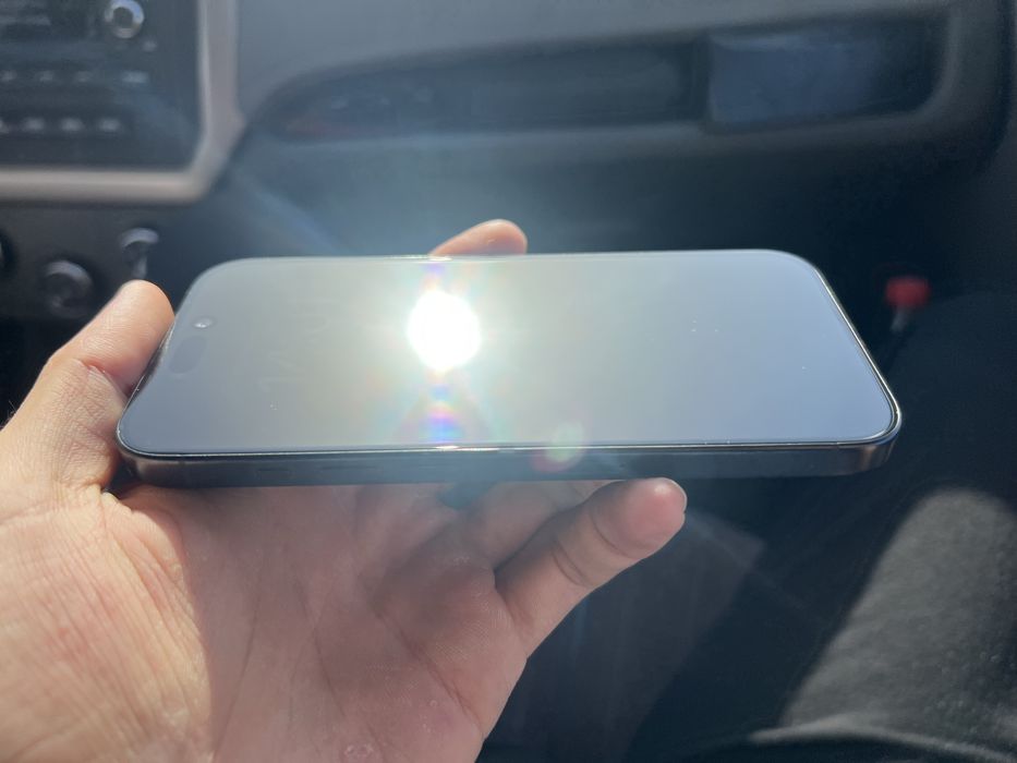 Продаю iPhone 15 pro 256GB.
