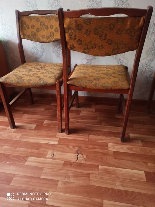 Продам мягкие стулья.