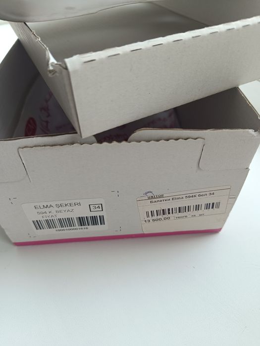 Продам туфли белые девочка