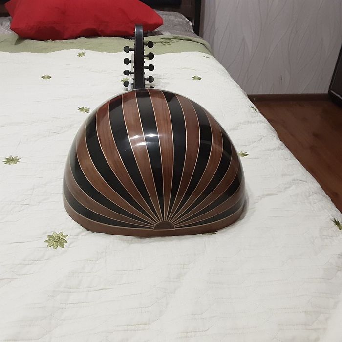 Oud ручной работы.