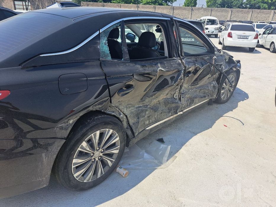 Hongqi EQ5 2024 zapasxod 500 talik