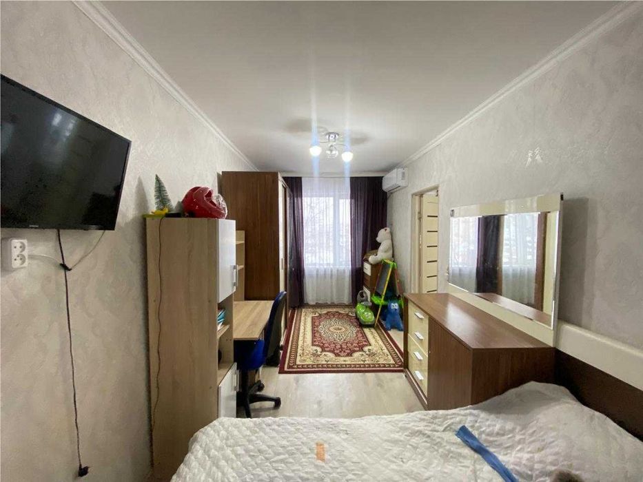 продаю 2 комнатную в 12 микрорайоне