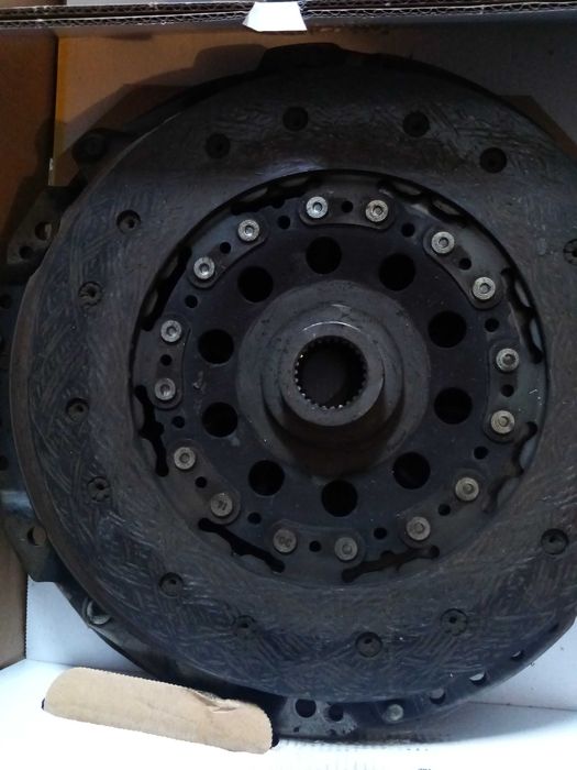 Съединител комплект плюс маховик.