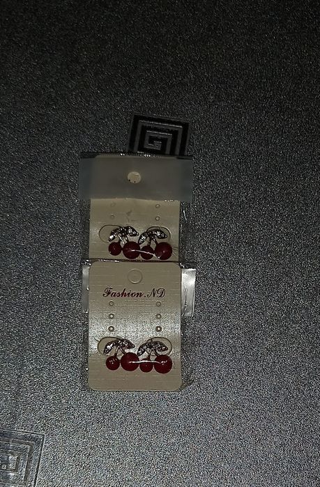 Продам новые серьги.