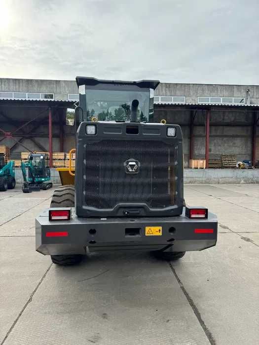 Фронтальный погрузчик XCMG XC938 со стандартным ковшом 1,8 м³ джойстик