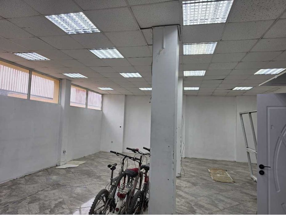Дава се под наем Магазин в Варна, Младост 1 - 105 кв.м за 1000 € - Снимка #1