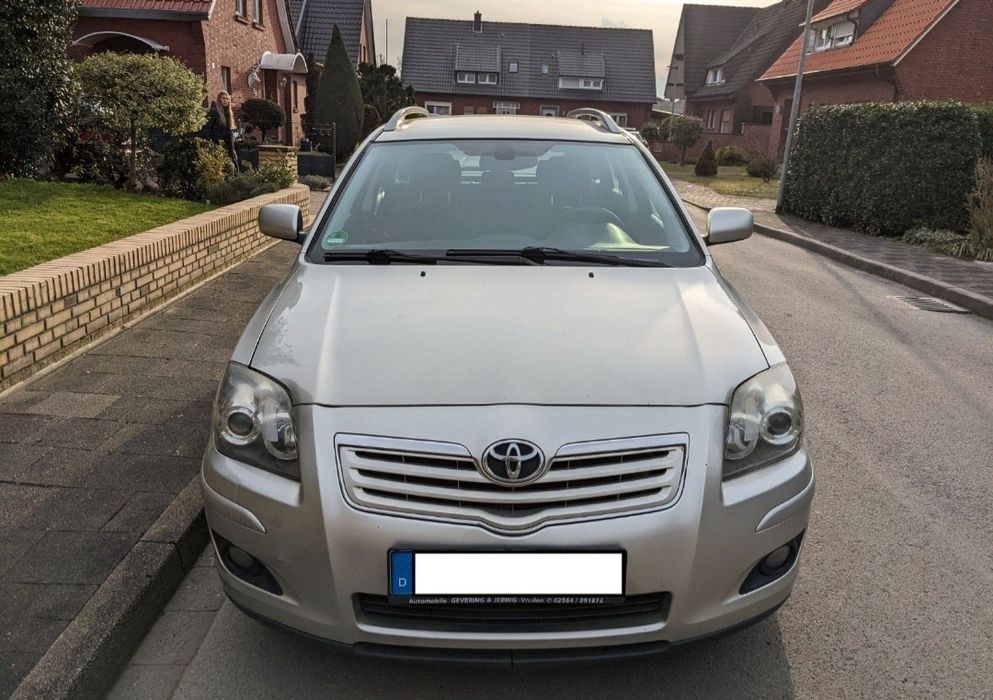 Dezmembrez Toyota Avensis T25 2.0 126 cp 2008