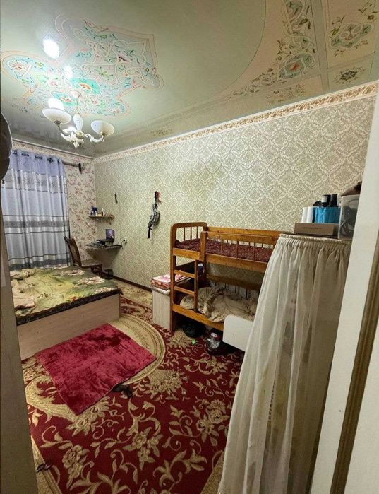 ИбинСино2 да 3 хона квартира Сотилади 3 етажда жойлашган