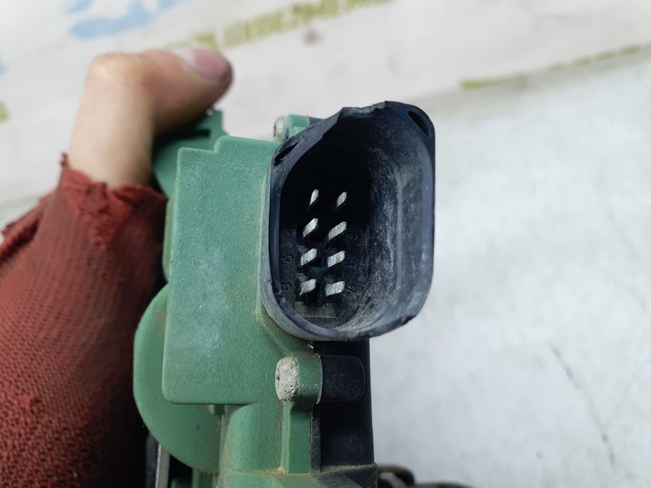 Broasca usa stanga fata C3b1837015q Volkswagen VW Passat B5.5 [faceli