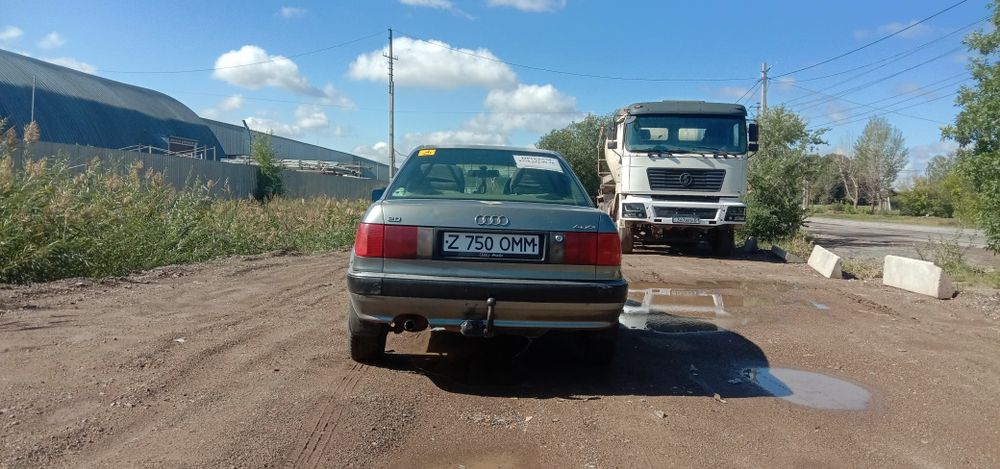 Продаю машину ауди б4