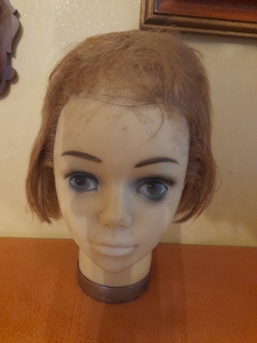 Manechin cap de fetiță vintage, deosebit