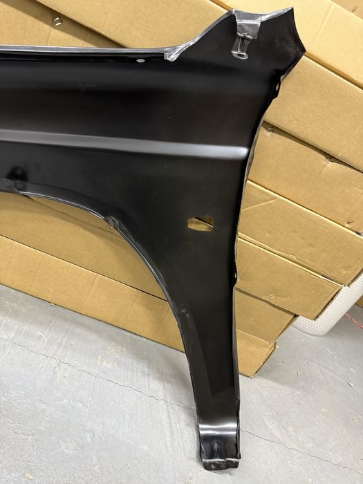 Крыло Монтеро Спорт