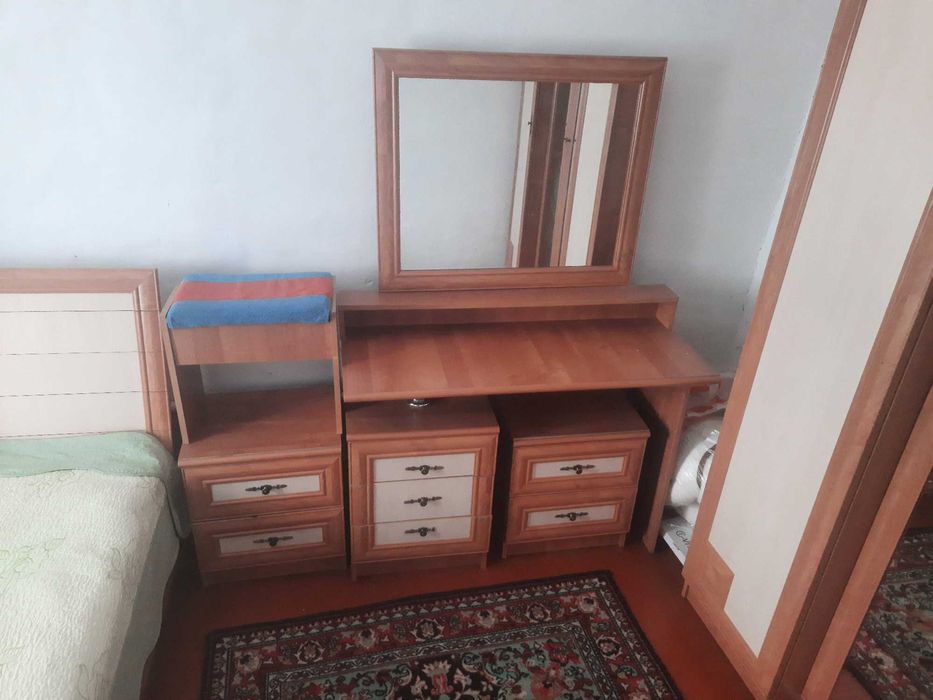 Спальный гарнитур,  шкаф для одежды, диван, камод