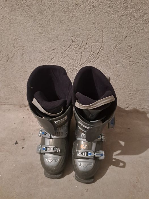 Ски обувки     .
