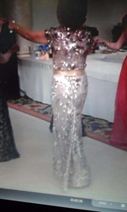 oferta-rochie lunga de ocazie din paiete aurii -tina raiciu-REDUCERE