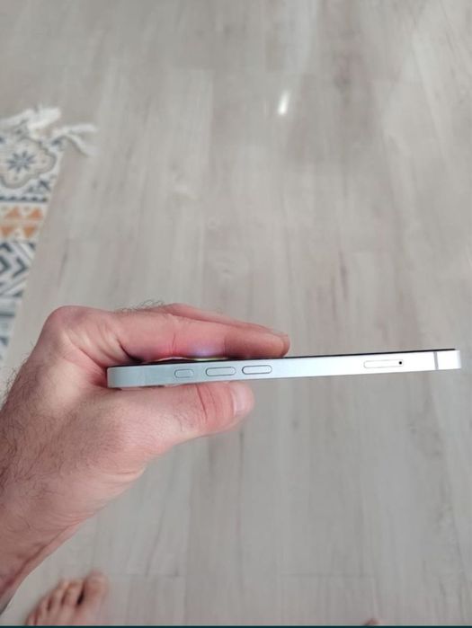 Продам Iphone 16e 128,батарея 98%