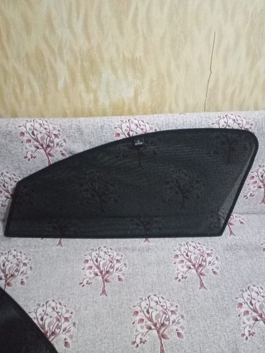 Продам шторки от фольцфаген полы.