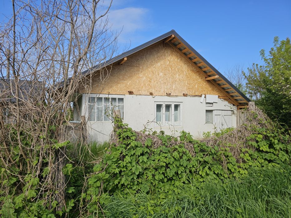 Teren 3300mp și casă Hermeziu