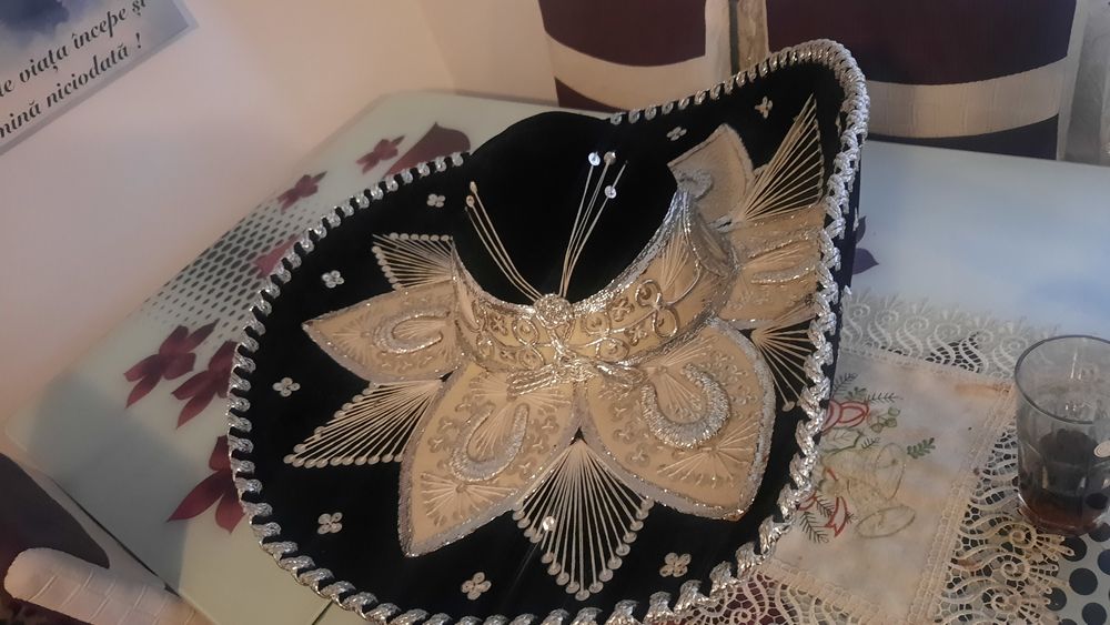 Vând Pălărie in stare bună