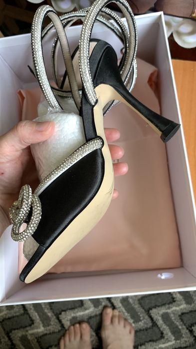 Обувь новая , продается