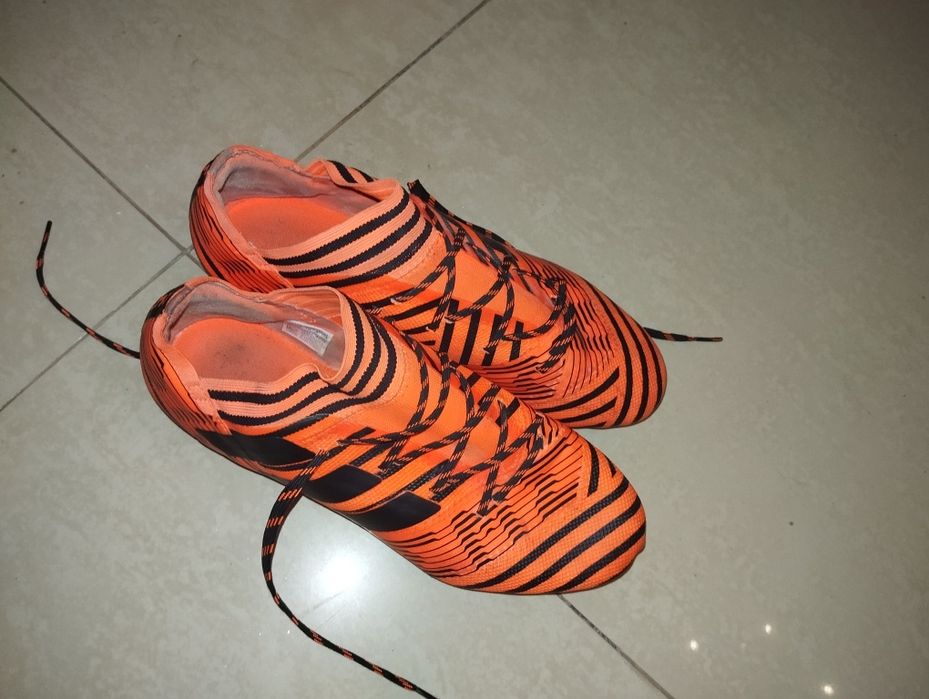 Vând ghete de fotbal adidas