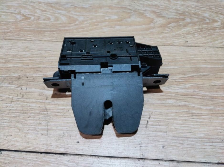 Замок багажника Опель Вектра ц