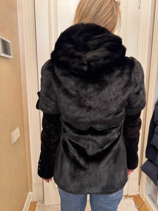 Продадим  шубу Guiuren Fur размер 38