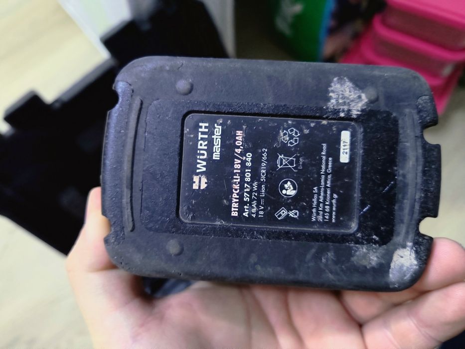 Bormasina Würth defecta + 2 acumulatori și încărcător functional