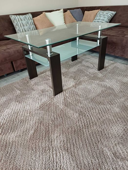 Стъклена холна маса