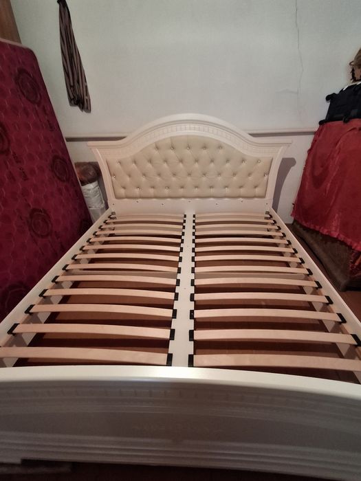 Двуспальный кровать сатылады.