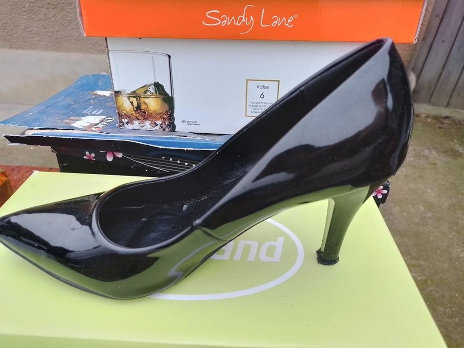 Lot incaltaminte diferite marimi