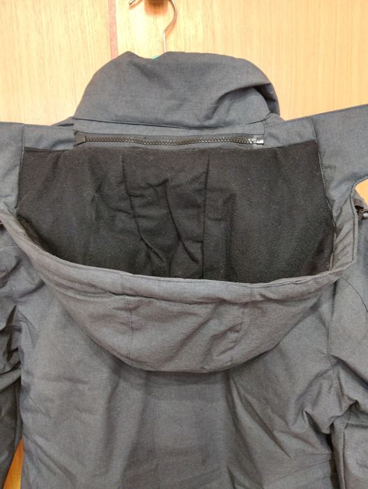 Продавам топло спортно дамско яке