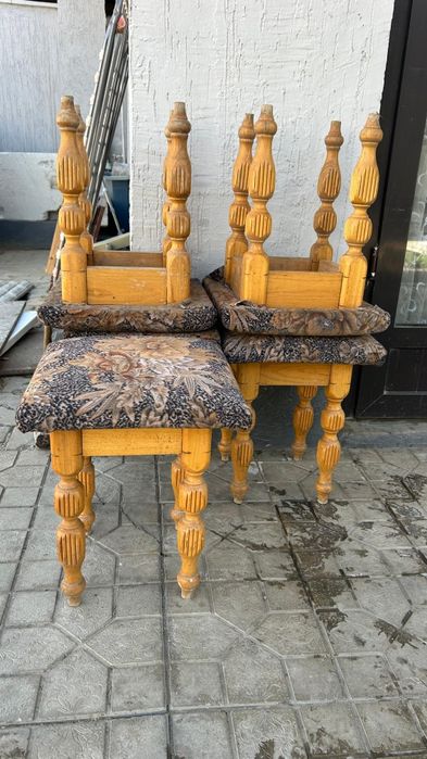 Стол со стульями