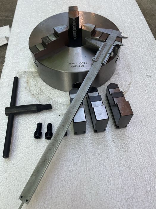 Universal strung 250mm cu 3 bacuri normle 3 bacuri intoarse cheie si