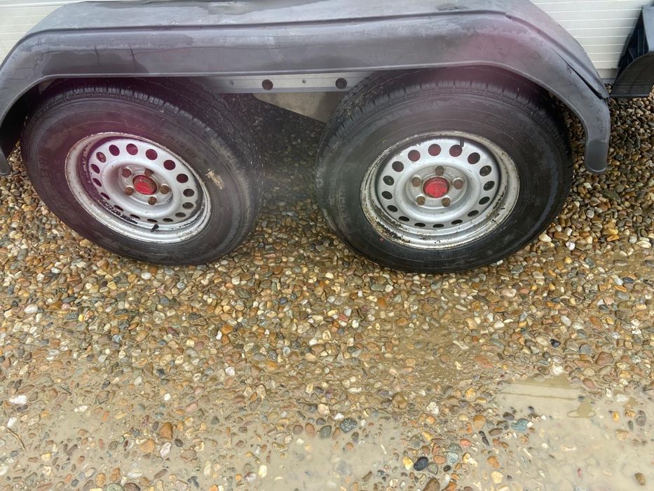 Vând remorcă obloane din aluminiu marca Mayer 2000kg