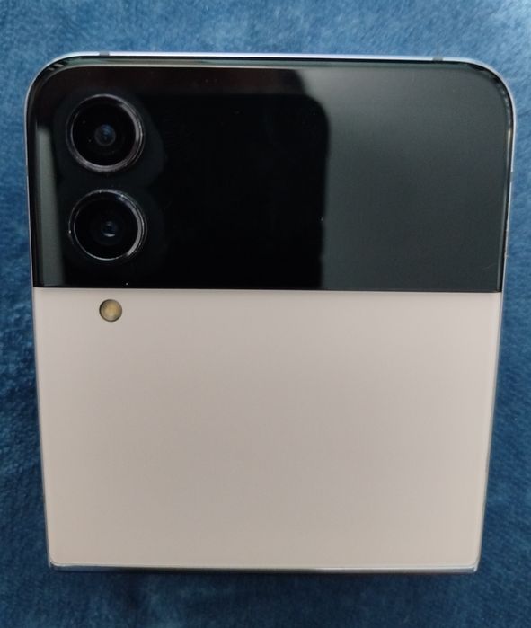 Samsung Galaxy Z Flip 4 5G