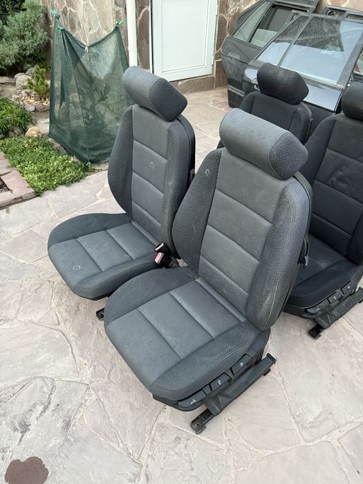Передние сидения на BMW e36 купе компак