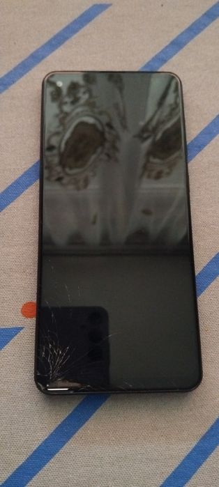 Samsung A21s , fisurat dar funcționează