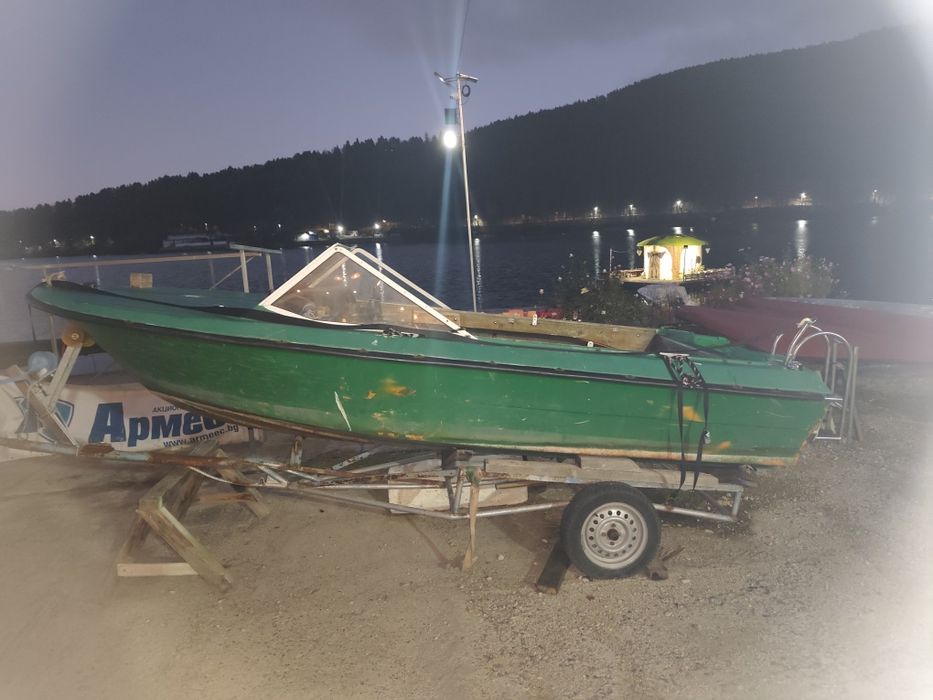 Продавам Лодка без двигател