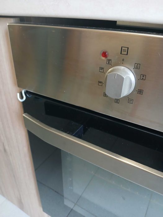 Продавам фурна за вграждане Краун работеща с грил и вентилатор