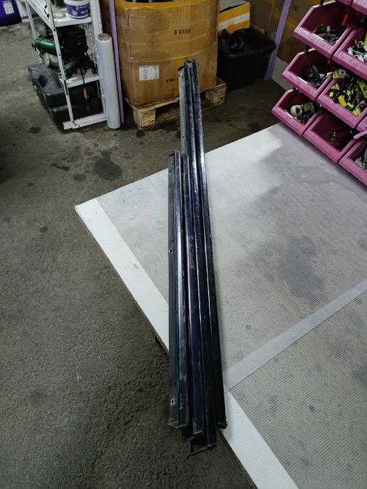 Продам оригинальный уплотнитель дверей Lexus ES 300